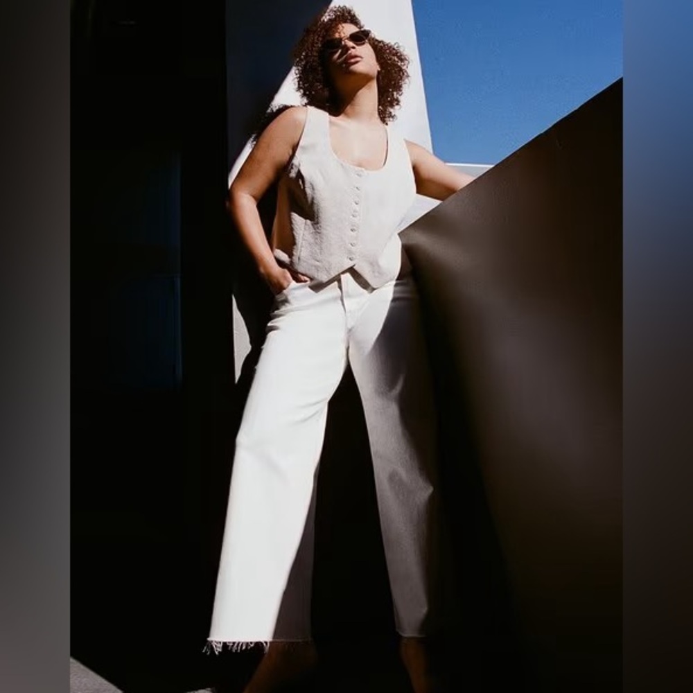 H&M wide leg raw hem white jeans women’s size 8